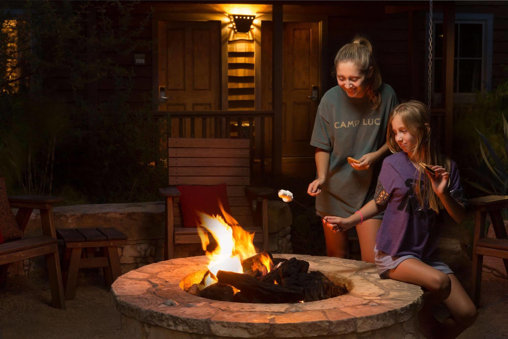 Camp Lucy Hotel Dripping Springs Exterior foto